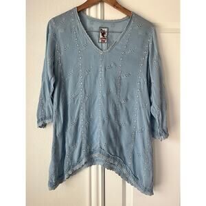 Johnny Was Sz M Sky Blue Crinkle Gauze Asymmetrical V-neck Eyelet Blouse (FLAW)